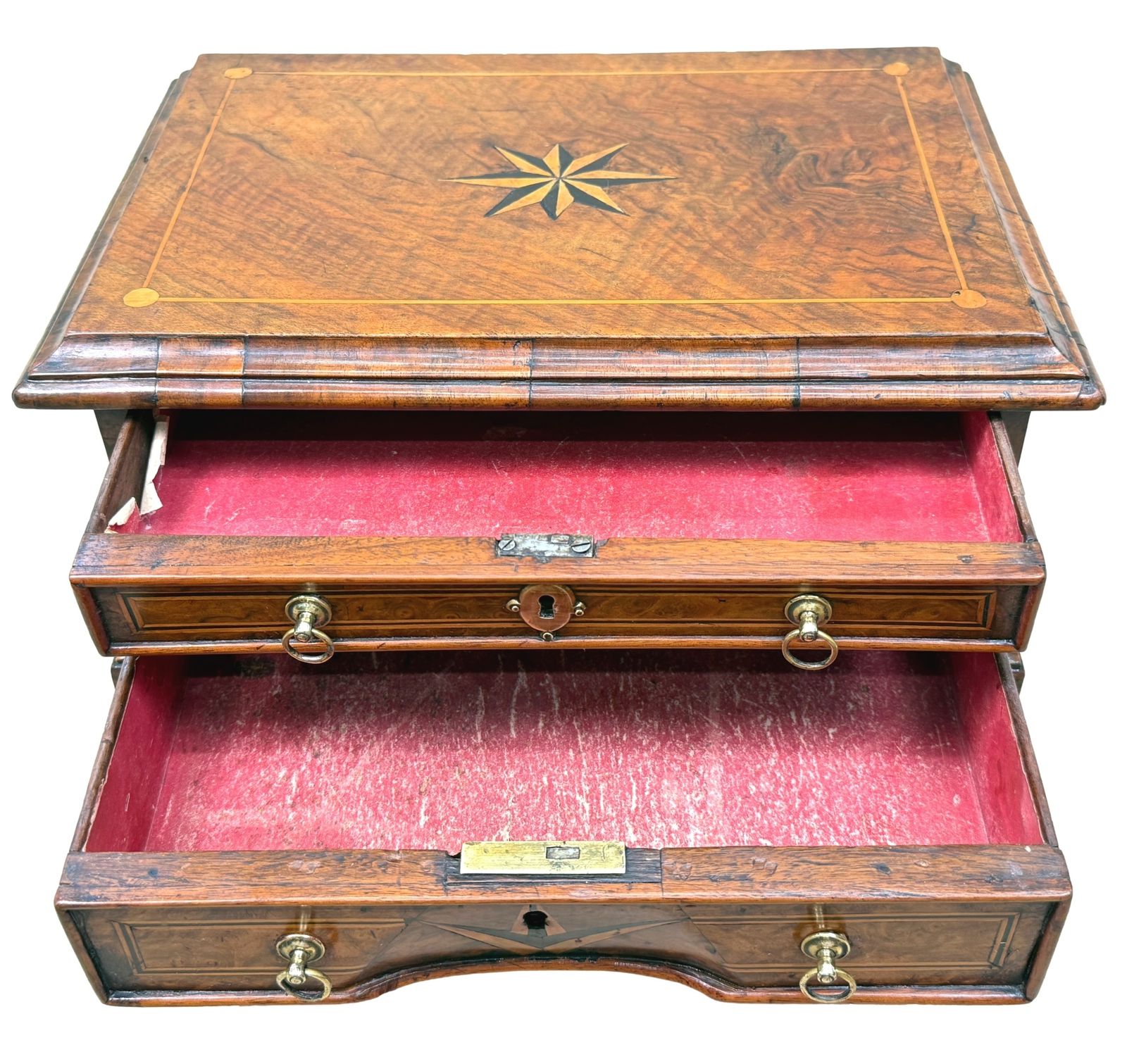 Rare miniature commode en noyer, début du XVIIIe siècle (Angleterre, vers 1720) photo vintage