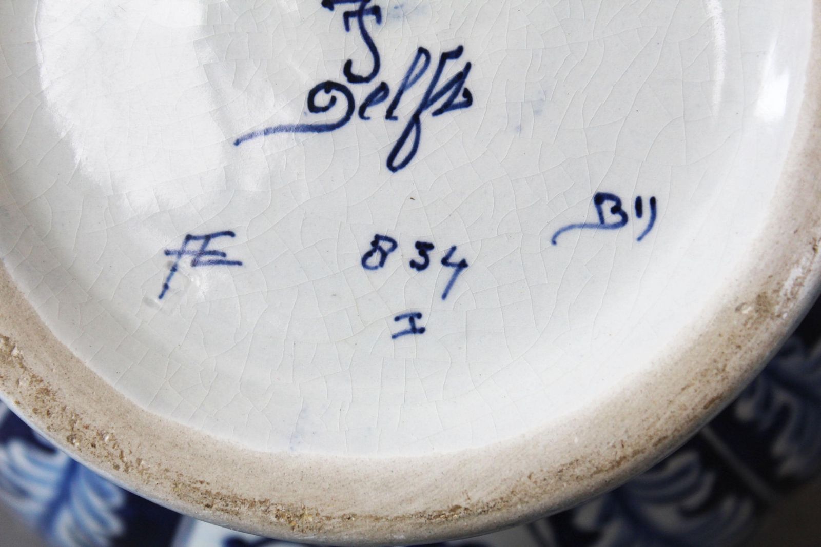 photo vinterior Grote vintage vaas, Royal Delft, De Koninklijke Porceleyne Fles, jaar 1954 BY, Holland, keramiek, geribbeld design, handgeschilderd, blauw en wit