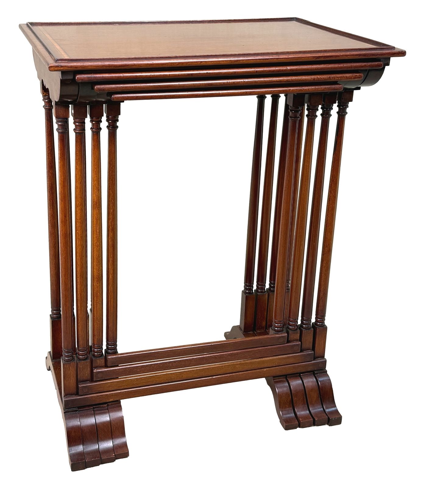 19e-eeuwse mahonie quartetto nestset van vier salontafels (Engeland, ca. 1880) photo vinterior