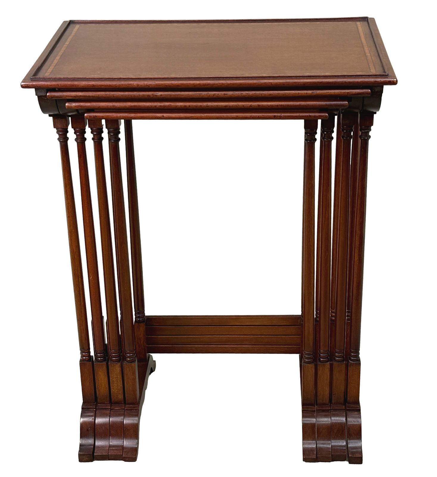Meubels 19e-eeuwse mahonie quartetto nestset van vier salontafels (Engeland, ca. 1880) photo