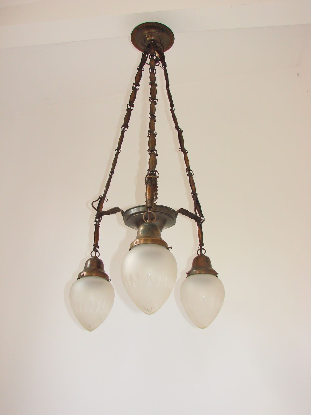 Een art deco hanglamp uit de jaren 1930 photo buy