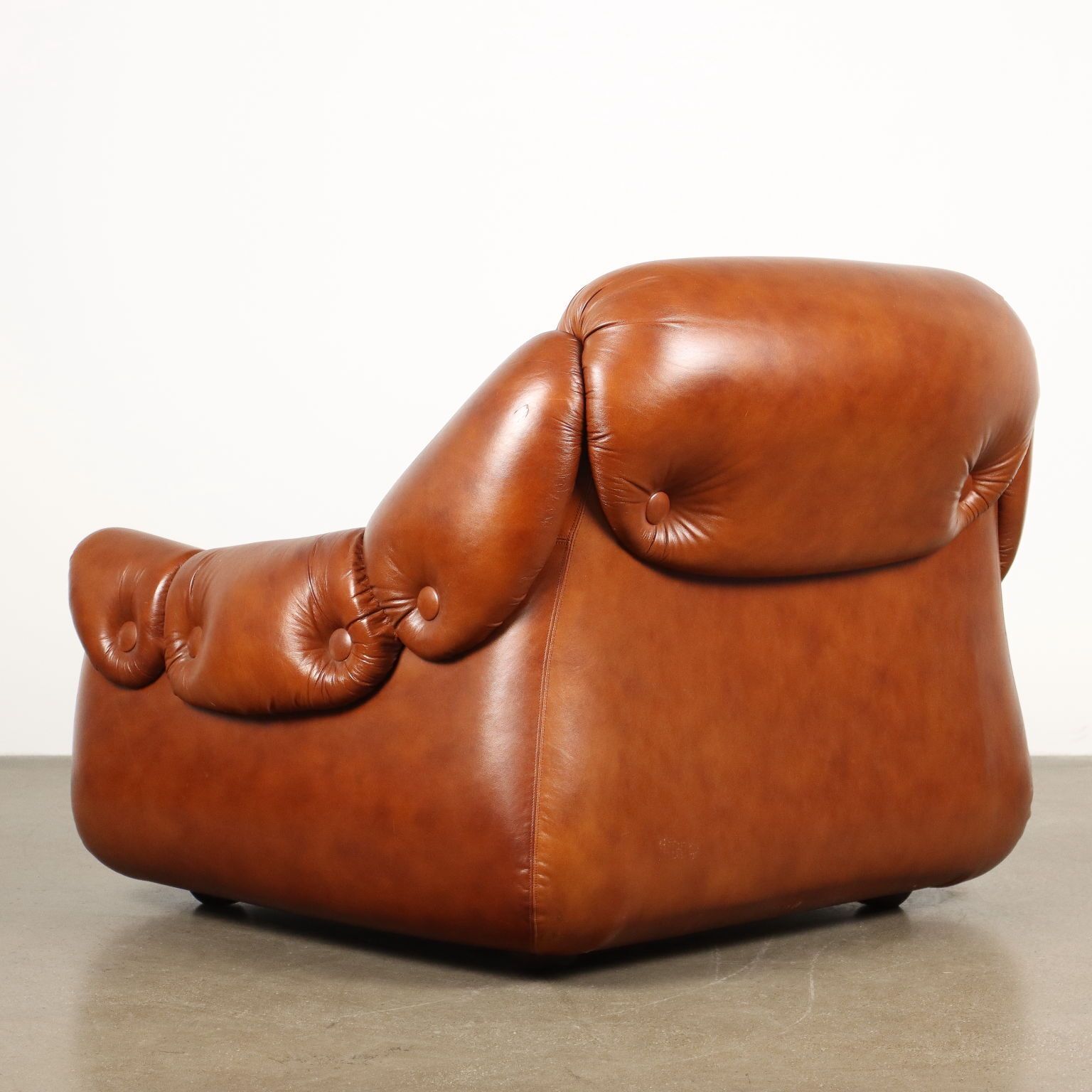 Fauteuils vintage années 1970 en simili-cuir et mousse, Italie photo vintage