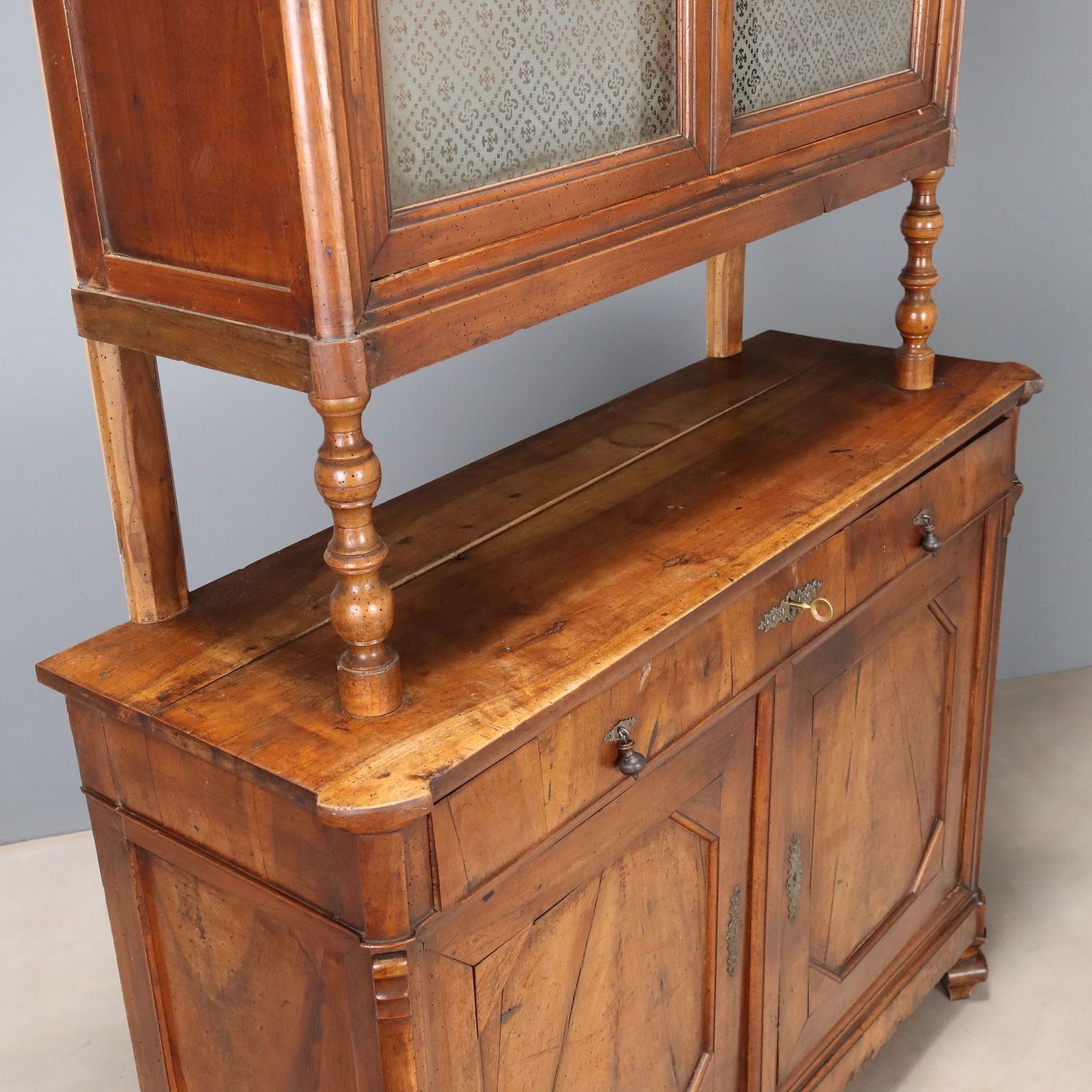 photo for sale Armoire d'époque Umbertino en noyer, Italie, XIXe siècle