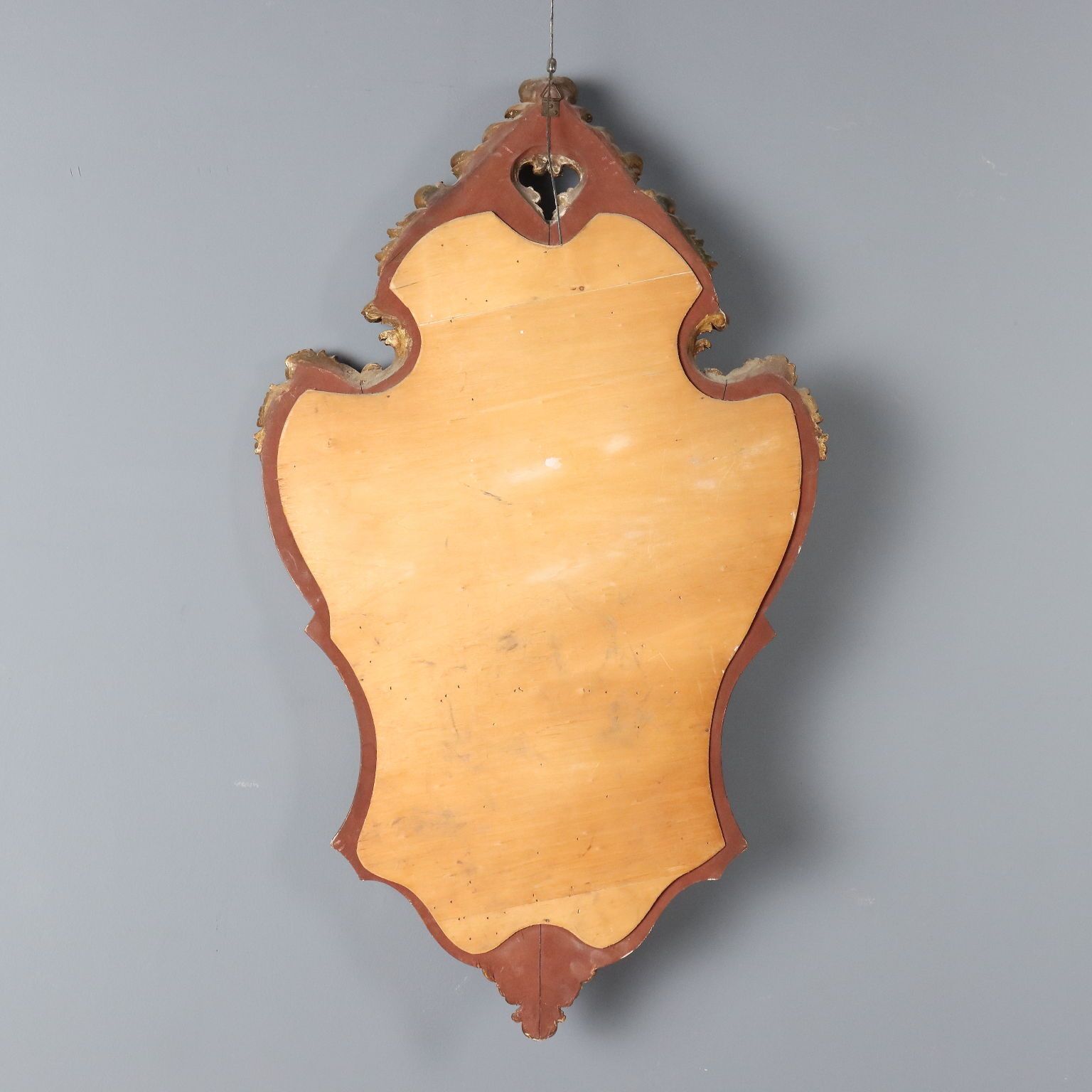 photo for sale Miroir d'époque en bois sculpté et doré, Italie, XXe siècle