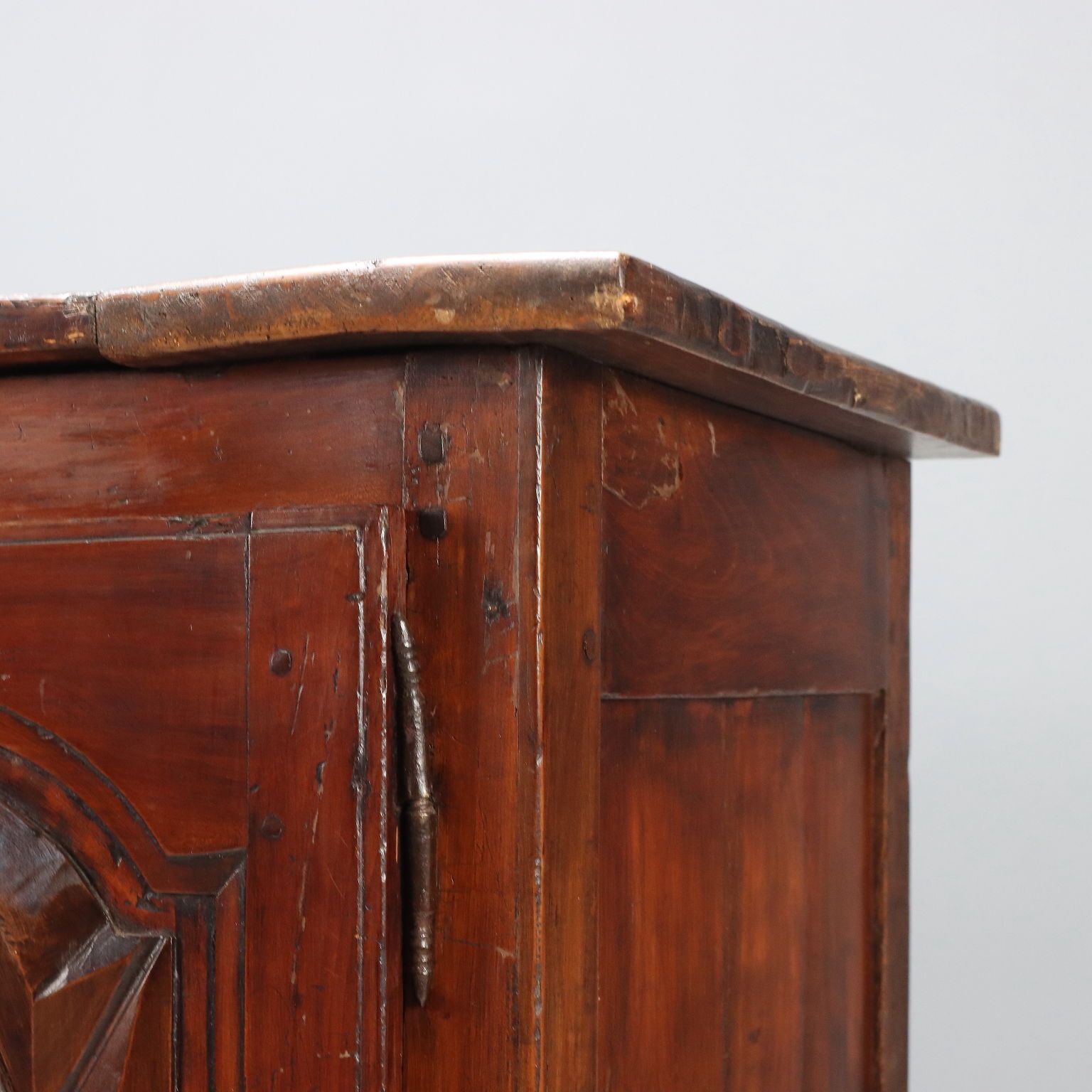 Armoire d'époque en essences de bois variées, Italie, XVIIIe siècle photo buy