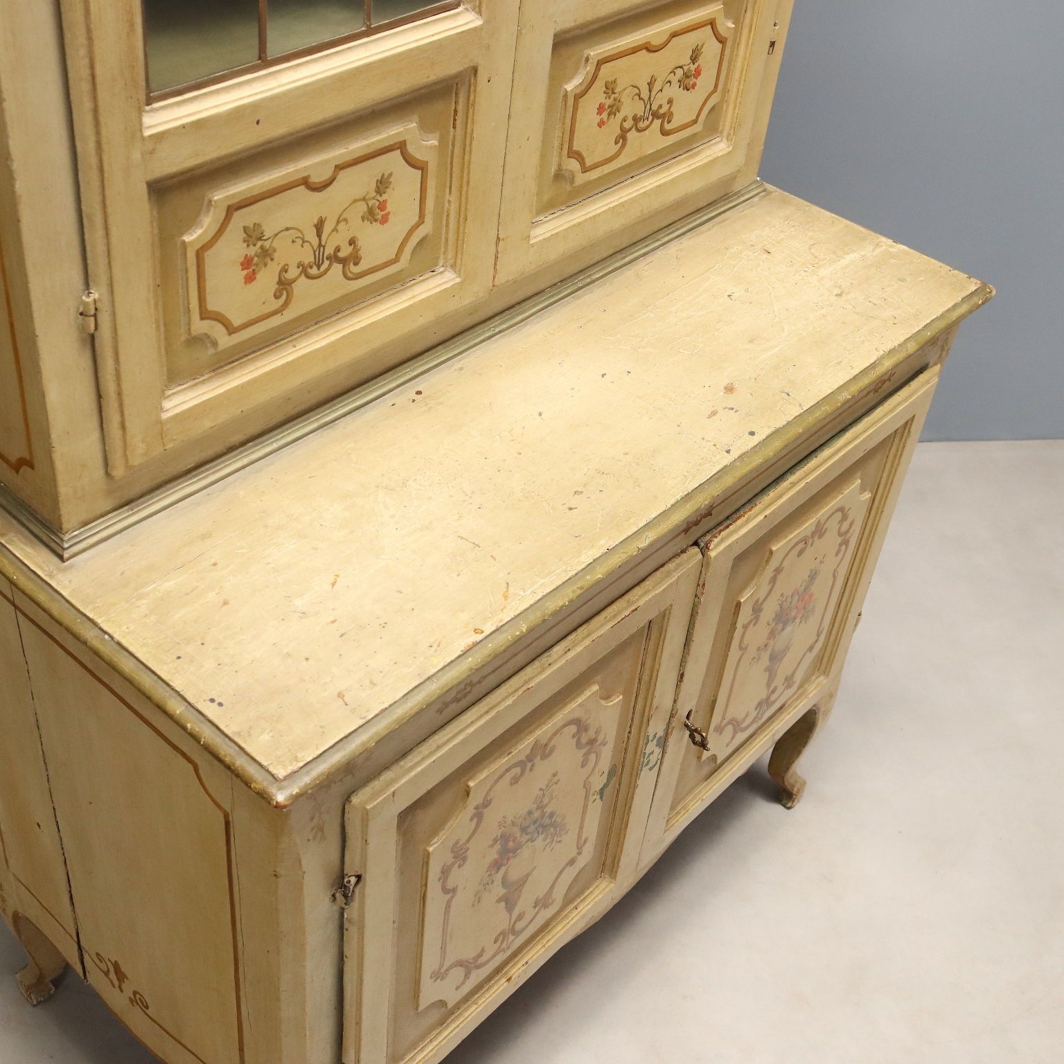 photo vinterior Armoire baroque en bois laqué, XVIIIe siècle