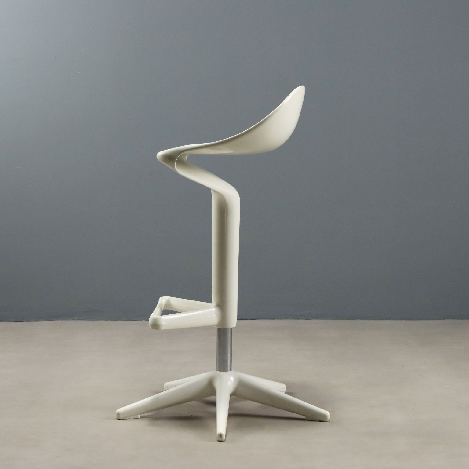 photo furniture Kartell Spoon Stool Vintage Design Antonio Citterio 2000s