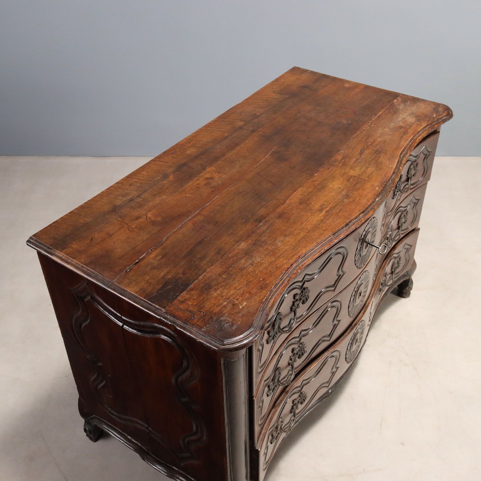 photo furniture Ladekast Barok Walnoot Frankrijk XVIII Eeuw