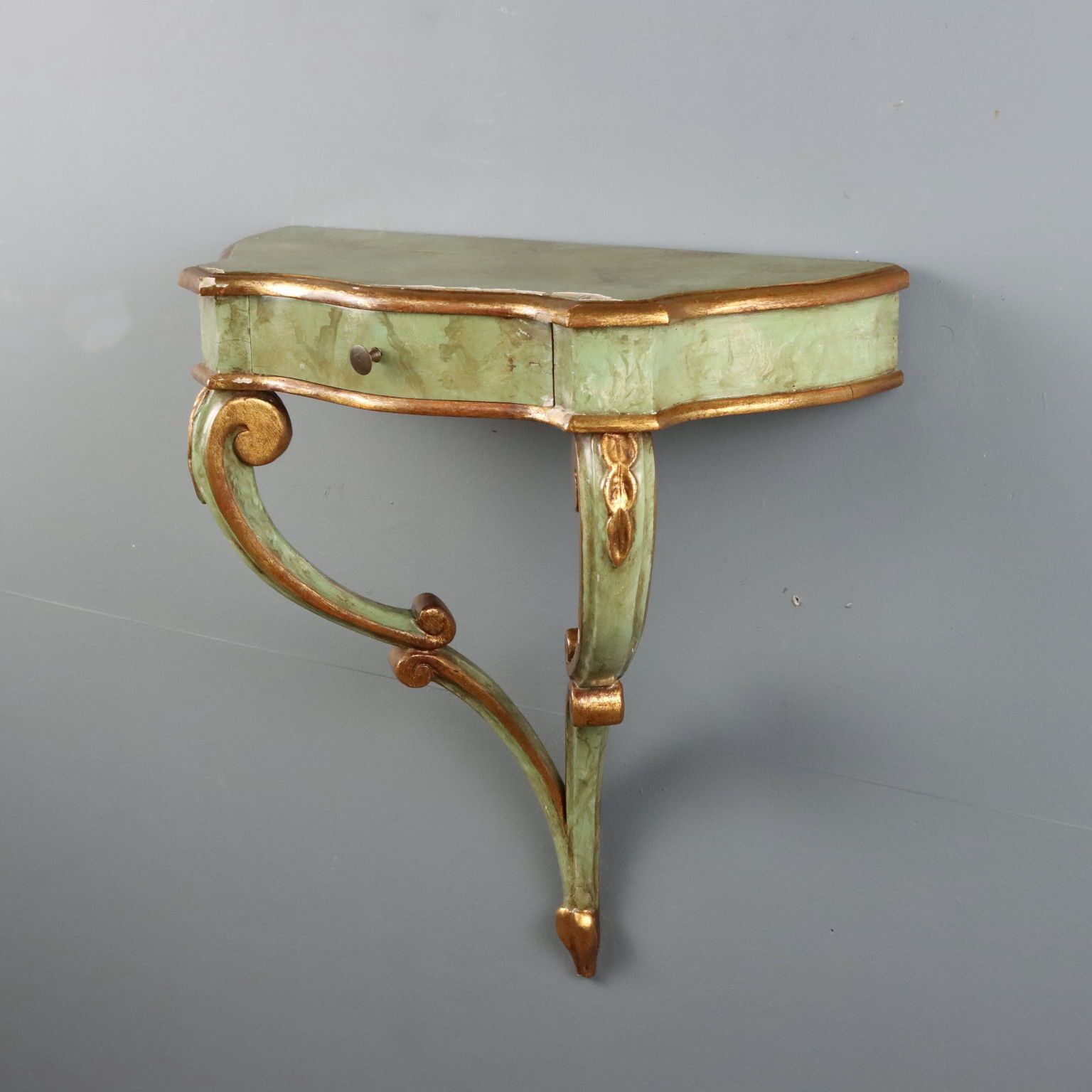 Console d'époque en sapin, forme en goutte, faux marbre, Italie, début du XXe siècle photo for sale