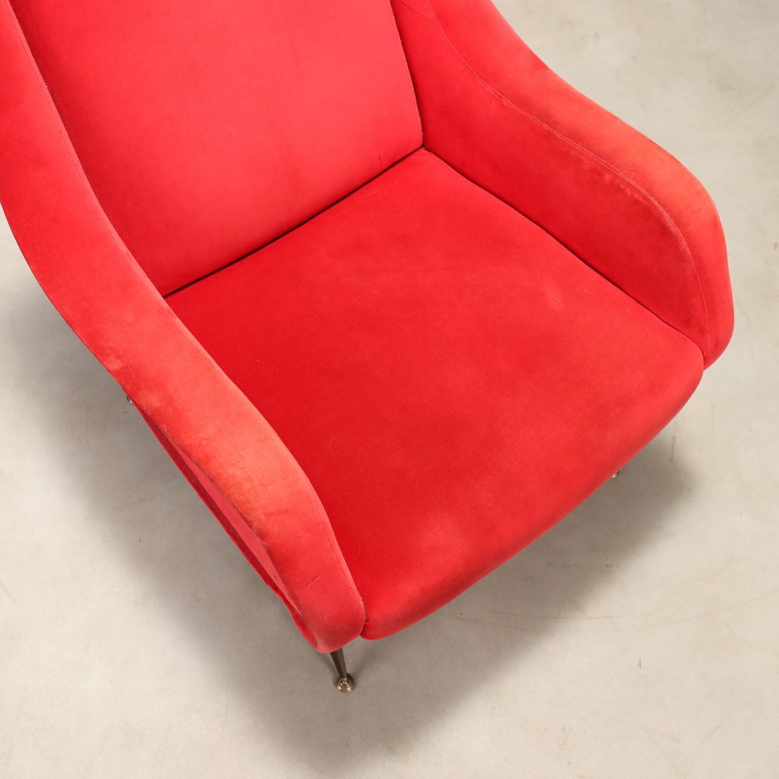 Fauteuil vintage en velours rouge, métal émaillé, design italien, années 1960 photo vintage