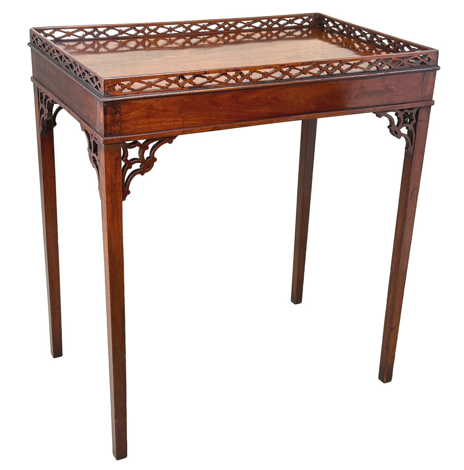 photo furniture Georgiaanse mahonie zilvertaindel, Chippendale-periode (Engeland, ca. 1760)