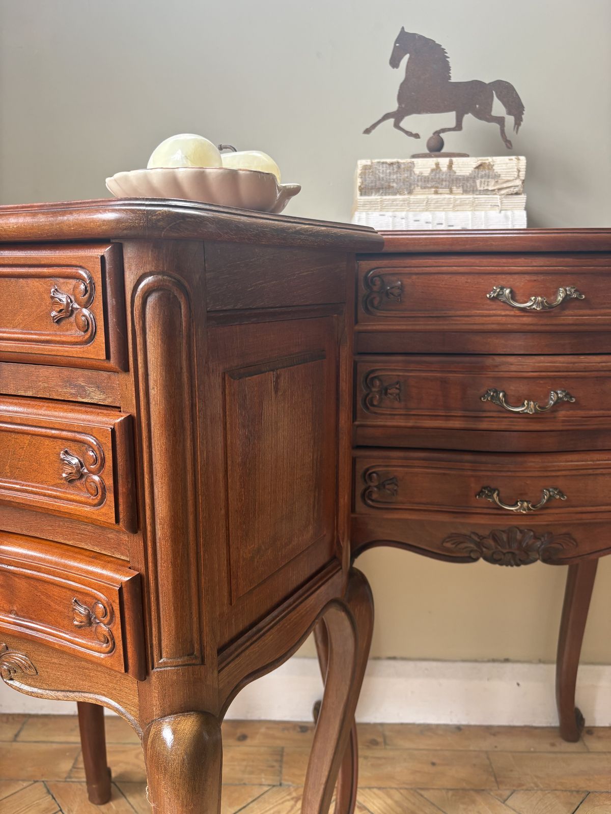 photo vinterior A Pair Of French Parquetry Bedside Tables