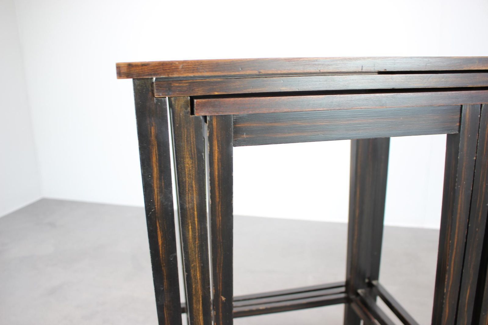 Mid-Century Modern nesteltafels met Macassar fineer, set van drie, Tsjechoslowakije, jaren 1950 photo for sale