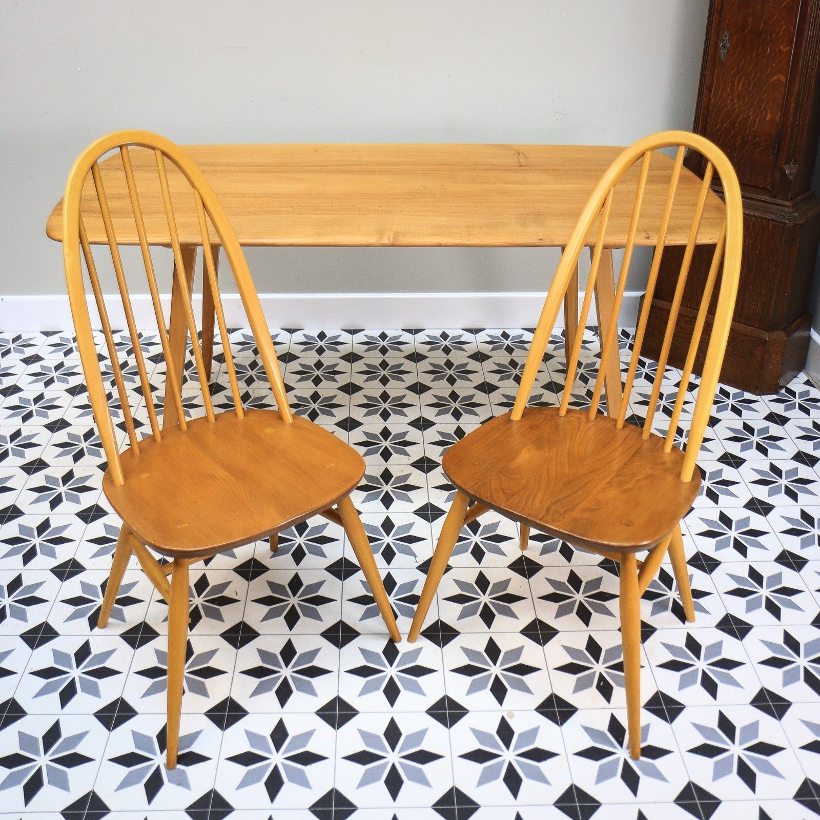 1295.0 Six Ercol Quaker 365 Chairs And Ercol Plank Dinnig Table  In Elm And photo