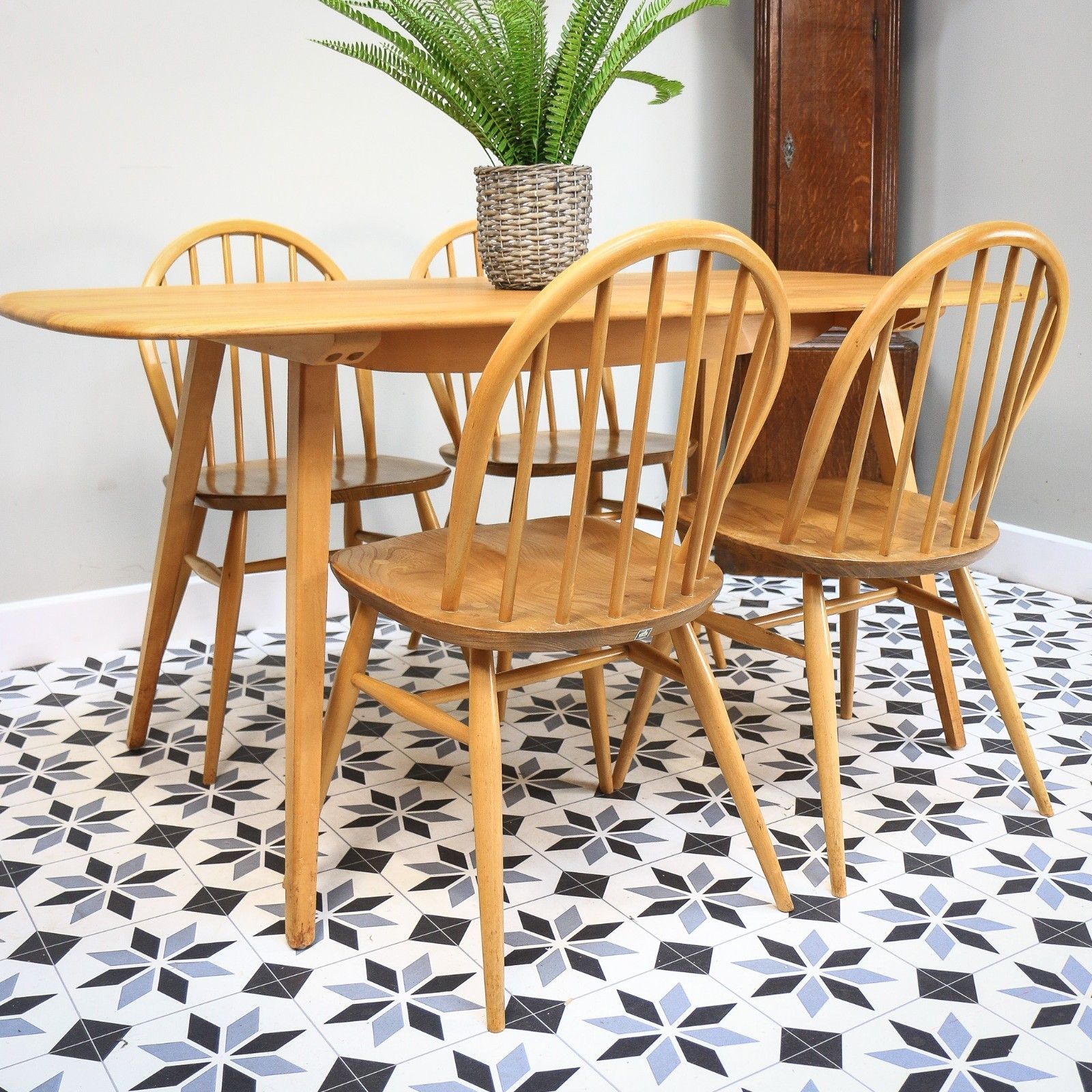 Four Ercol Windsor 370 Dining Chairs With 382 Elm Plank Dining Table photo 850.0