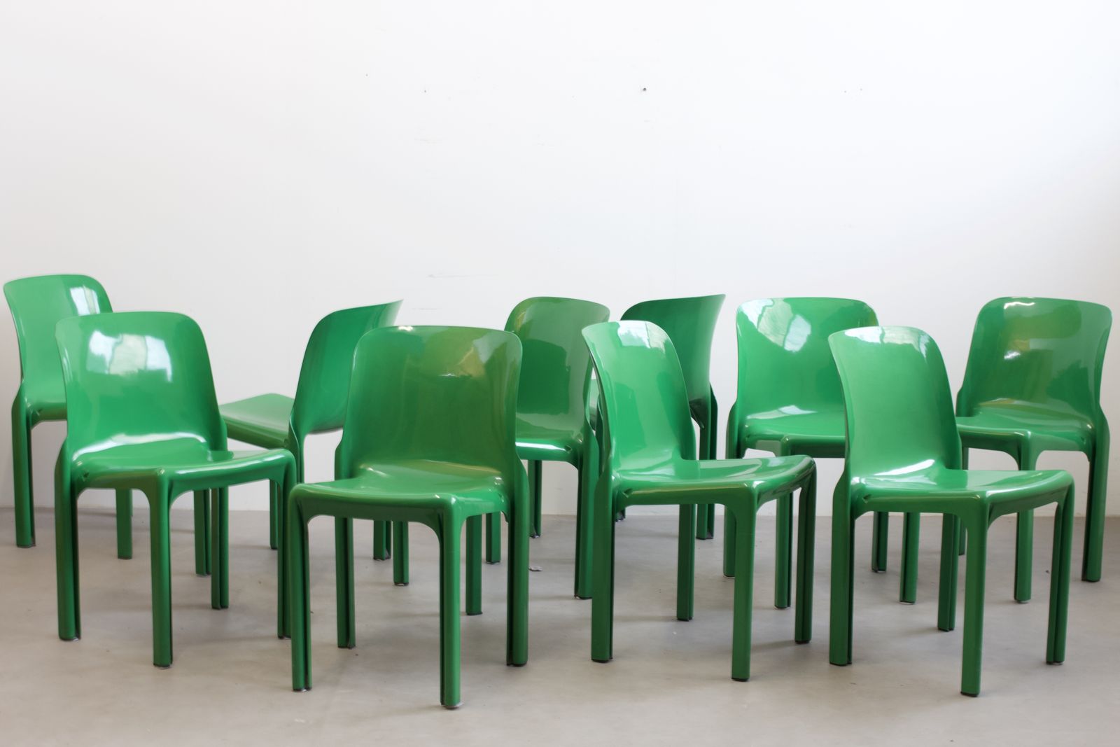Set van 4 vintage stapelbare groene Selene eetkamerstoelen van Vico Magistretti voor Artemide, Italië ca. jaren 1970 photo Meubels
