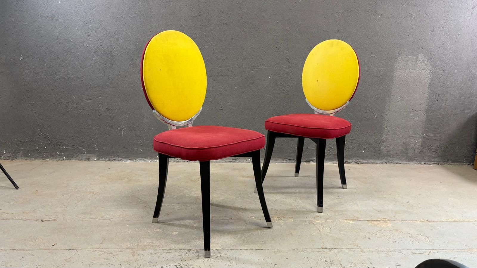 Meubels Paar Medallion-stoelen, model Funny Valentine, door Jean-Charles de Castelbajac, 20e eeuw photo