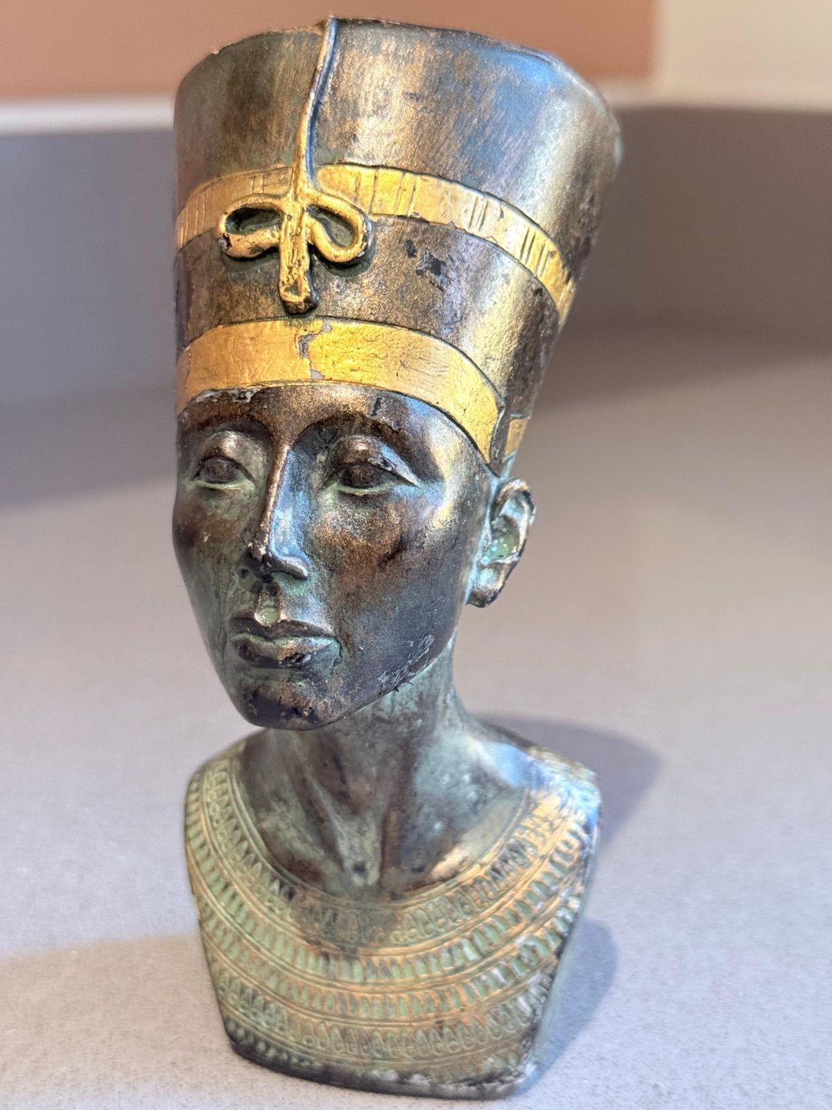 photo furniture Buste vintage de la reine égyptienne Néfertiti, sculpture décorative en résine, fait main