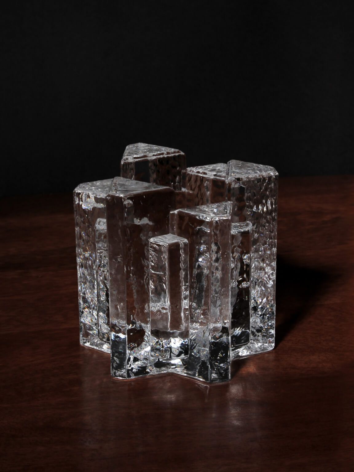 Brutalistisch Zweeds kristallen kandelaar, Lindshammar Glasswork photo for sale