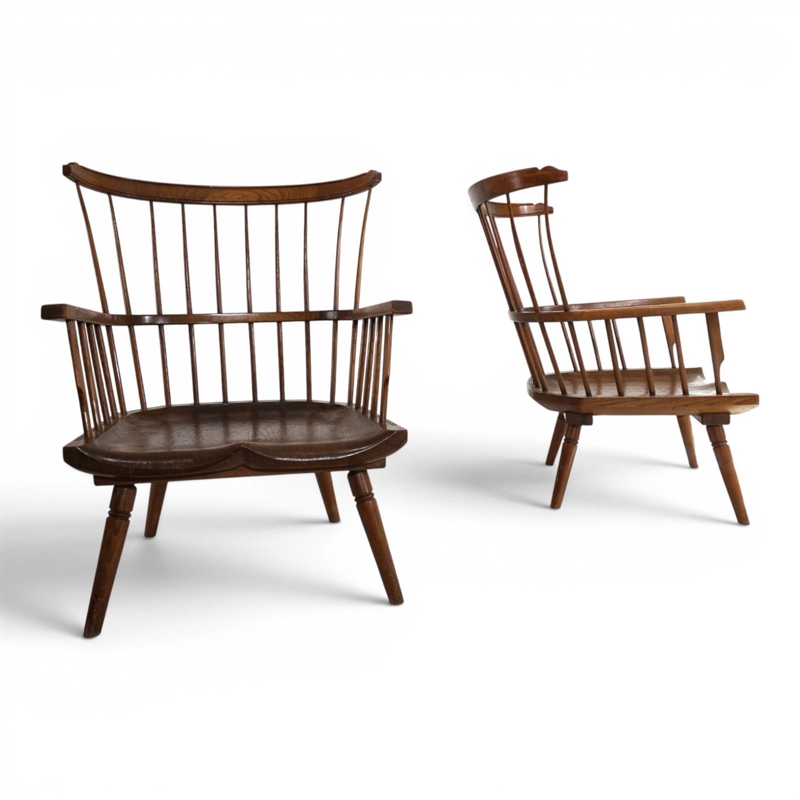 Meubels Paar handgemaakte Windsor loungestoelen, Engeland, ca. 1960 photo