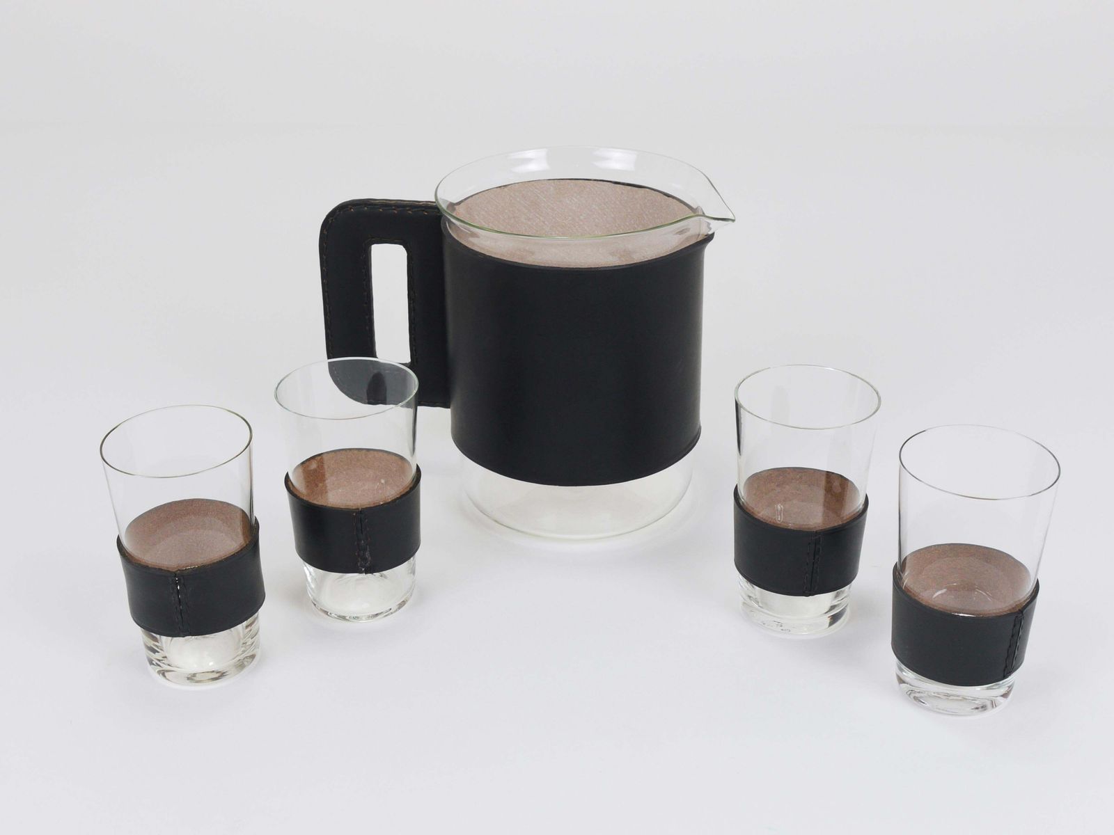 photo for sale Carl Auböck Martini Set Zwart Leer Karaf & Glazen, Oostenrijk, jaren 1950