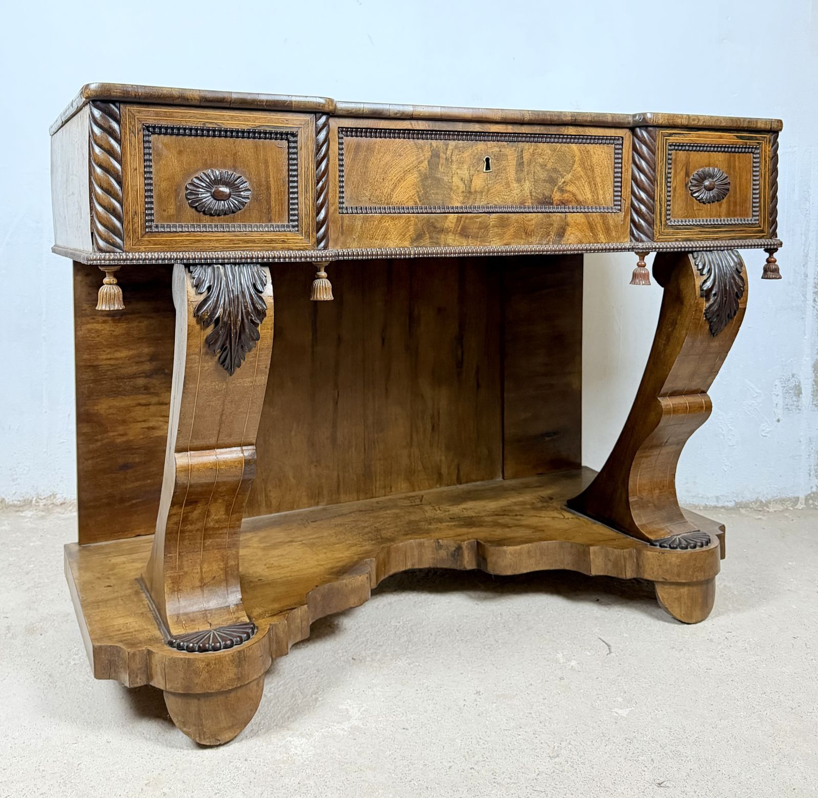 photo vinterior Art Deco stijl consoletafel met één lade