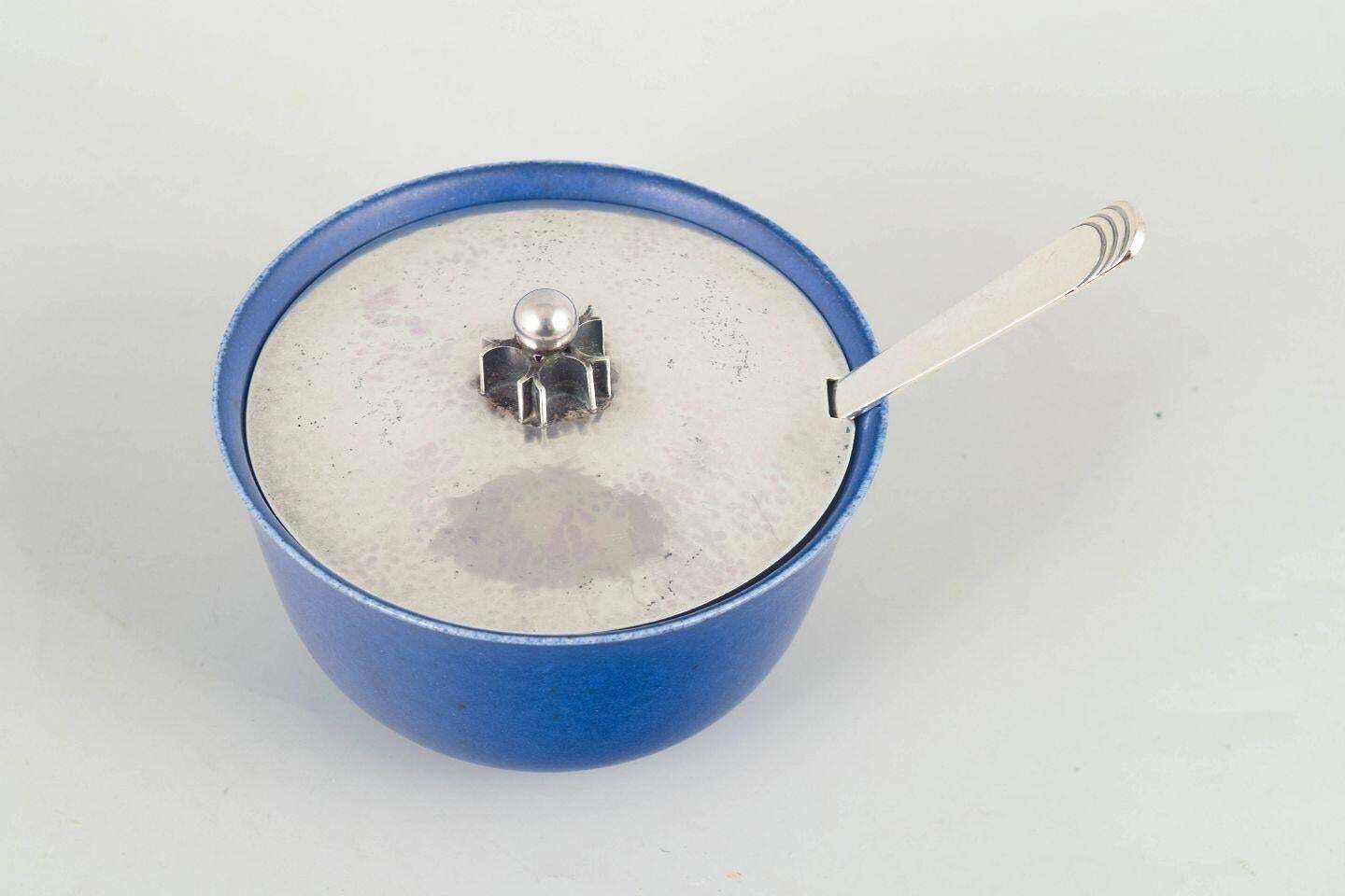 Pot en grès Saxbo avec couvercle et cuillère en argent Hans Hansen. 1934 photo furniture