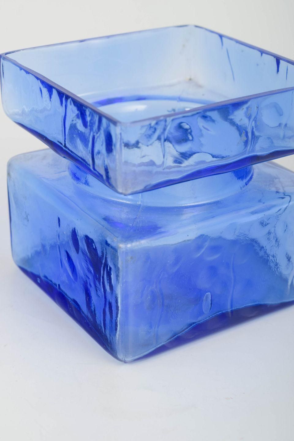 Helena Tynell, Riihimäen Lasi. Vaas in helder blauw kunstglas uit de "Pala" serie. photo for sale