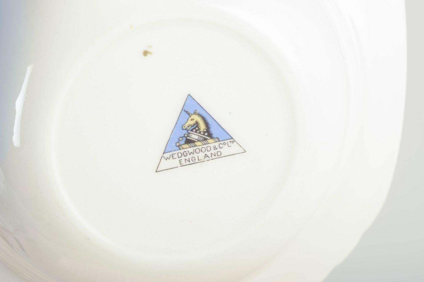 Wedgwood & Co, Angleterre. Série de 8 assiettes creuses en faïence à motif oriental. photo Décoration