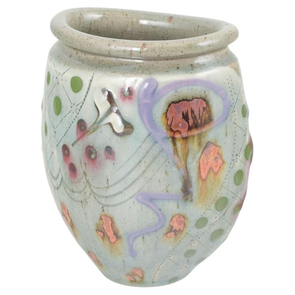 Vase en céramique Jepson Pottery à décor en relief et motifs peints au pinceau