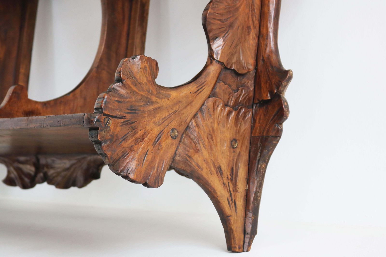 Étagère murale d'époque Art Nouveau « Ginko », grande taille, en noyer, France, vers 1900 photo Mobilier