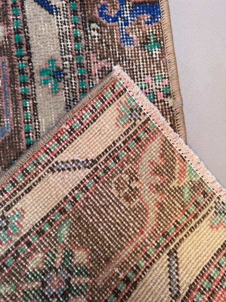 Klein Vintage Turks Tapijt 37x110 cm, Korte Loper, Met Gebruikssporen, Mini Vloerkleed 2555 photo Textiel