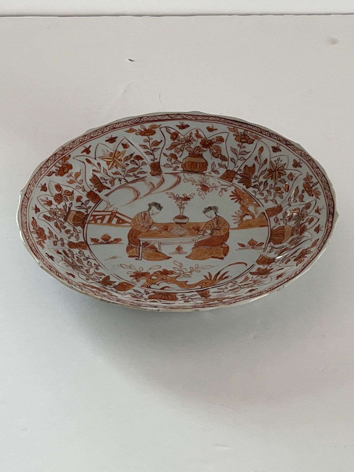 Woonaccessoires Chinees Kangxi-periode handgeschilderd Rouge de Fer figuratief bord, ca. 1710 photo