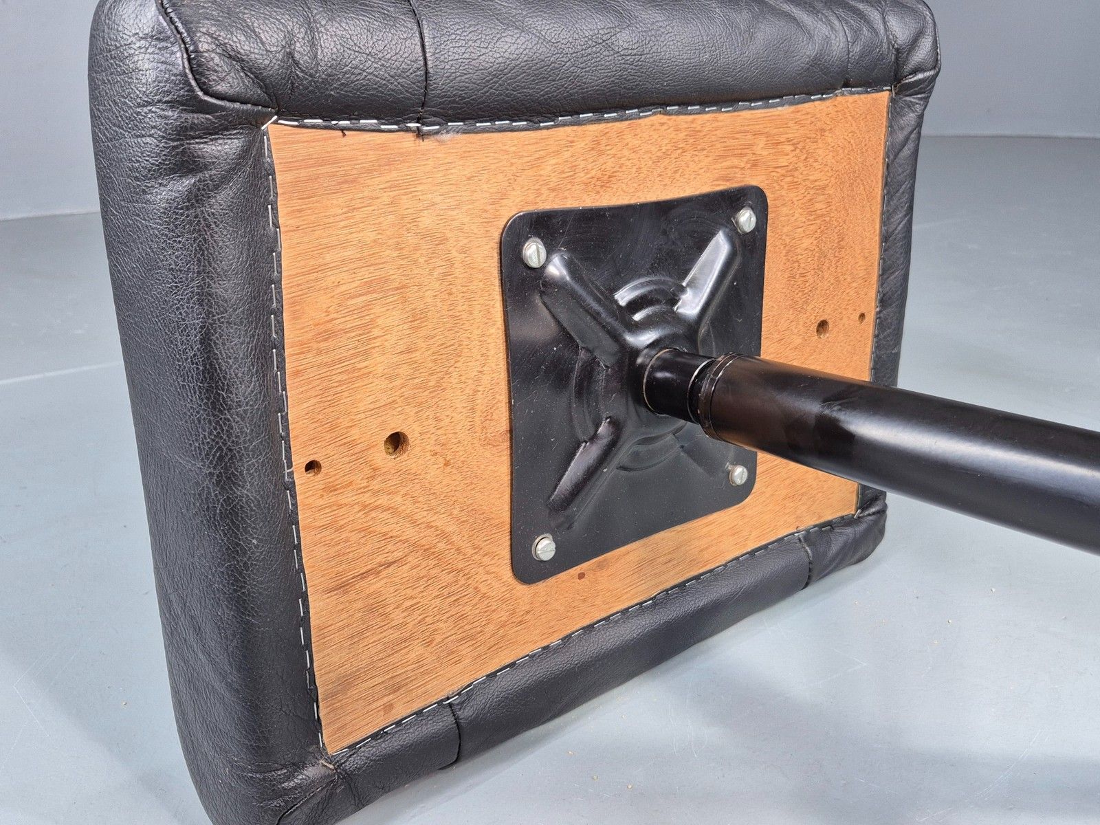 photo furniture Vintage Danish Swivel Footstool Black Leather 1980s Retro Mcm  Eb12567