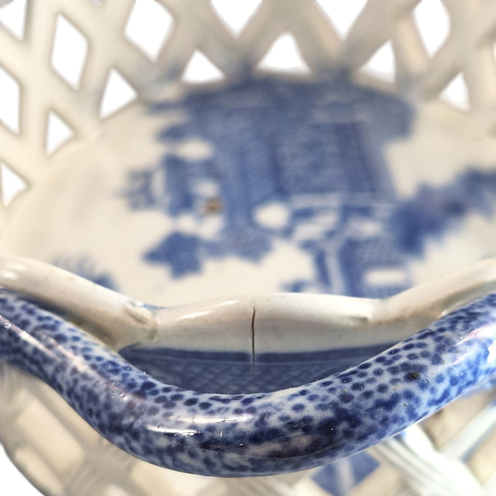 Woonaccessoires Regency Spode Reticulated Chestnut Basket, Long Bridge Pattern, ca. 1810-1815 photo