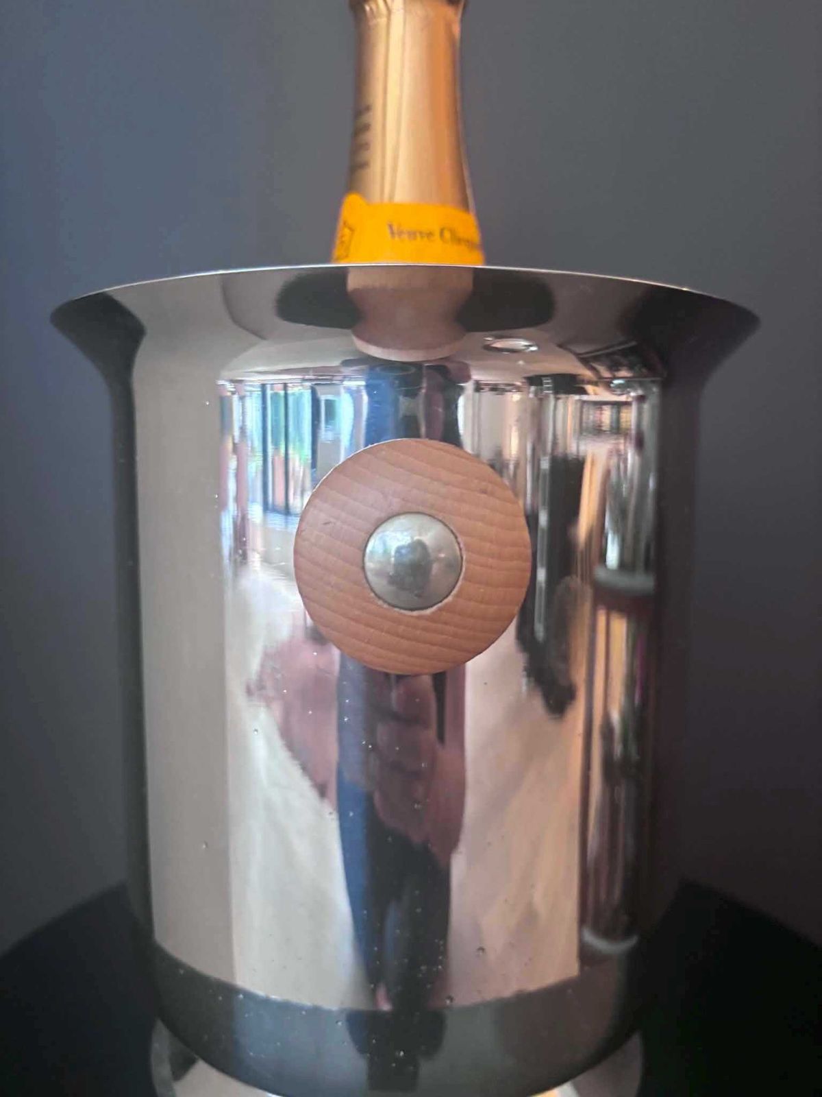 Seau à champagne vintage en acier inoxydable avec anses en bois, refroidisseur à vin moderniste, Made In Italy, art de la table photo vinterior