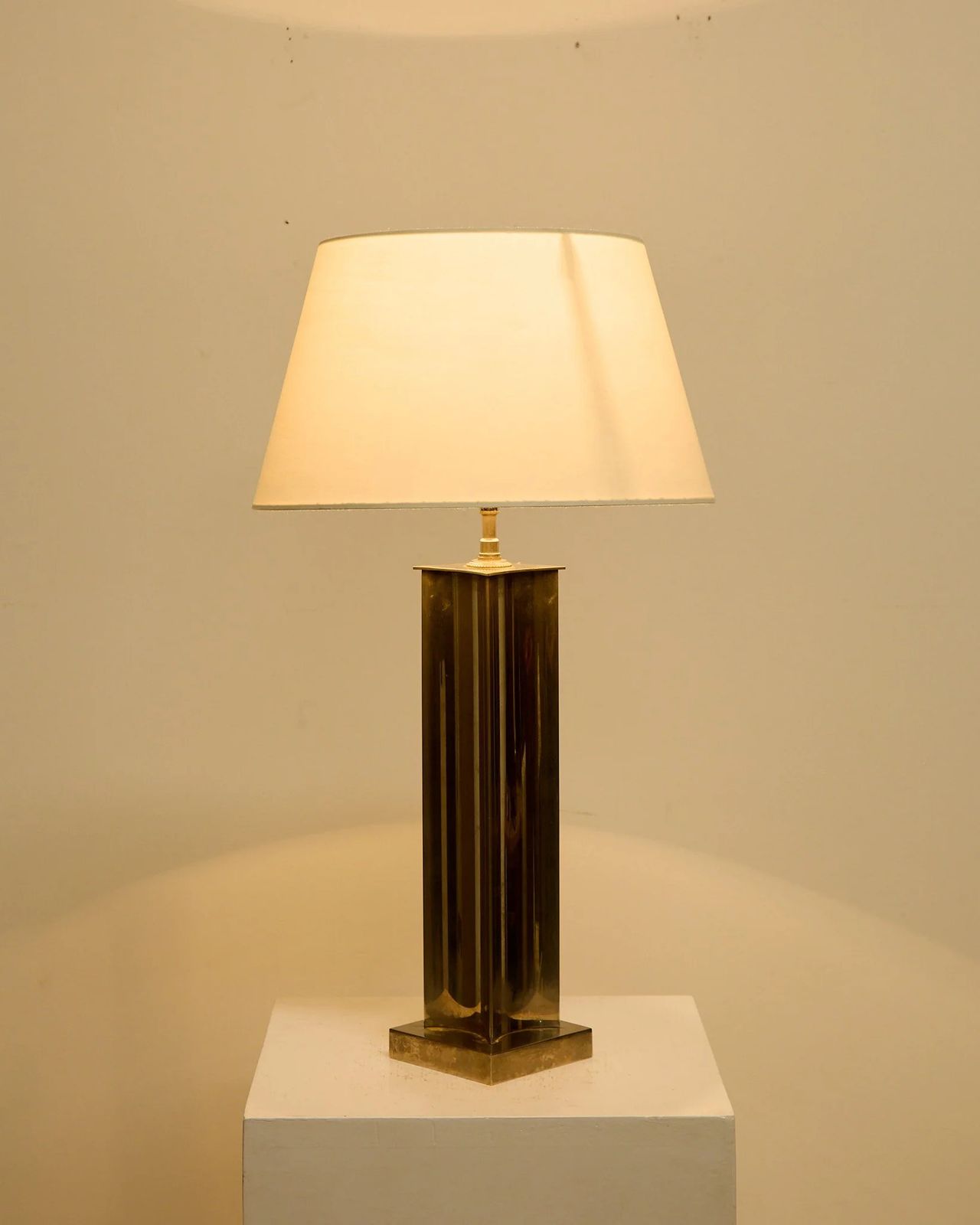 Stijlvolle modernistische lamp, jaren 1960 photo furniture