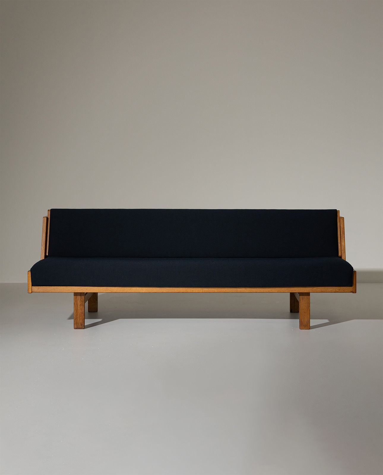 Hans Wegner GE258 Sofa voor Getama, ca. jaren 1950 photo furniture