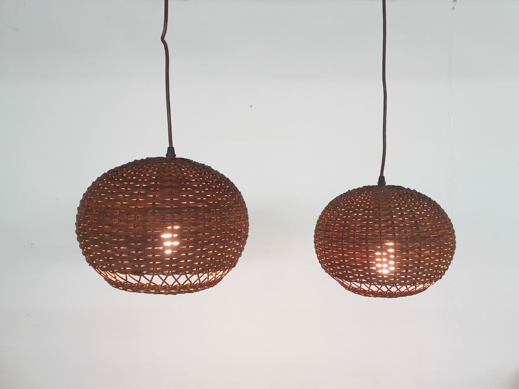 Set van twee rotan hanglampjes, Nederland, ca. jaren 1950 photo furniture