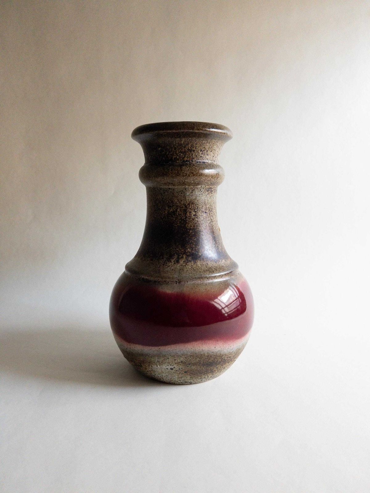83.0 Scheurich West German Pottery vaas, grote rode keramiek, jaren 1970 decor photo