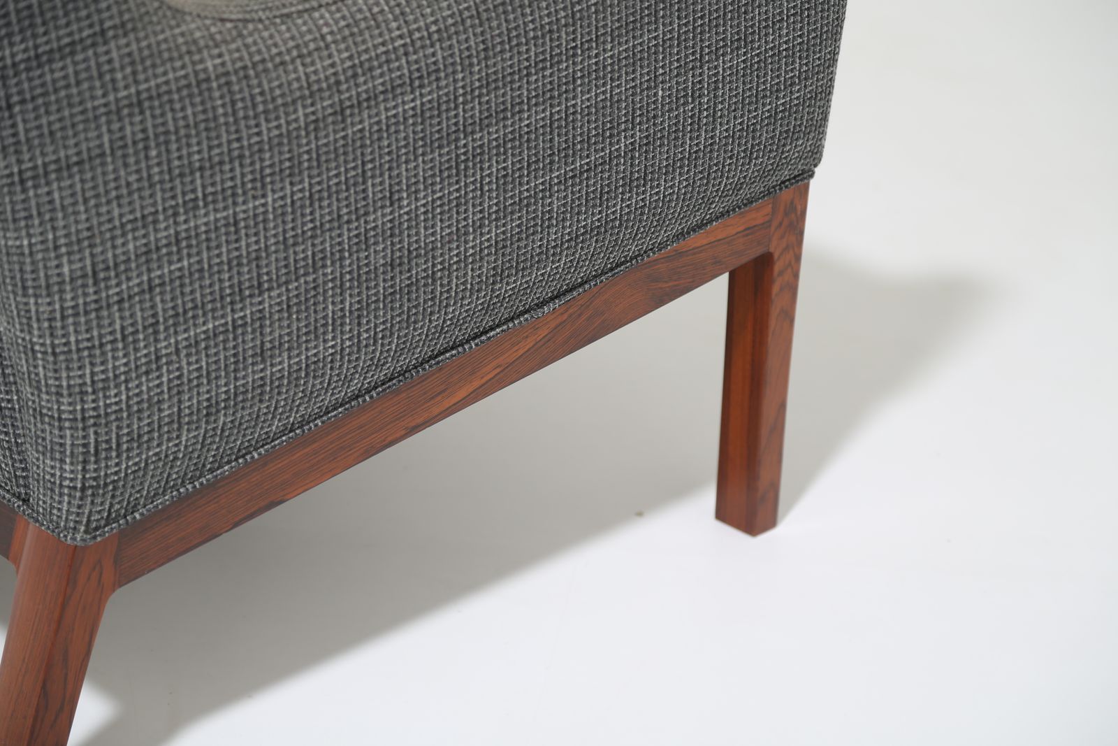 1395.0 Fauteuil de salon vintage danois en palissandre et tweed gris, par Kai Lyngfeldt Larsen, années 1960 photo