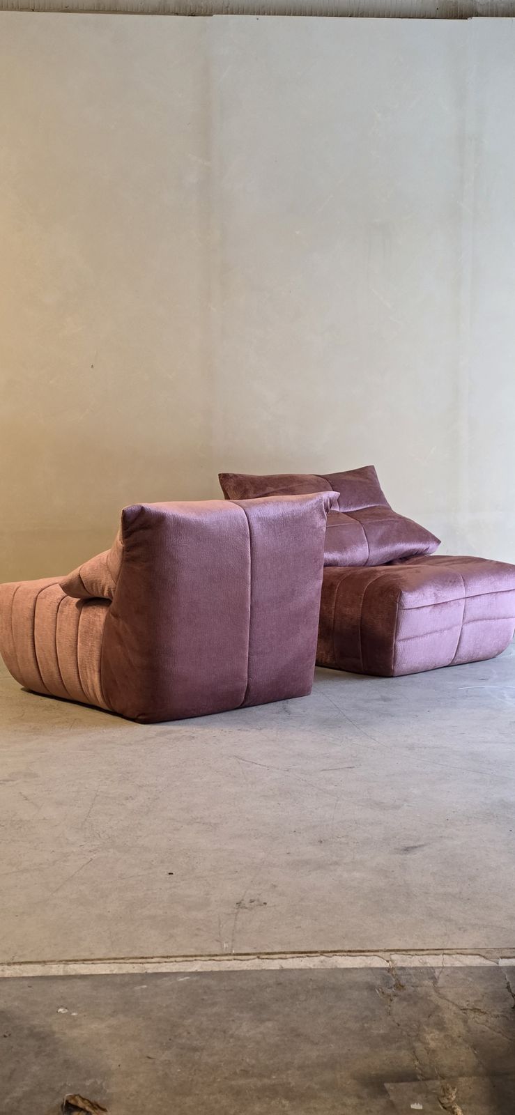Lot de 2 fauteuils de salon par Marc Held pour Dunlopillo en velours rose, années 1970 photo furniture
