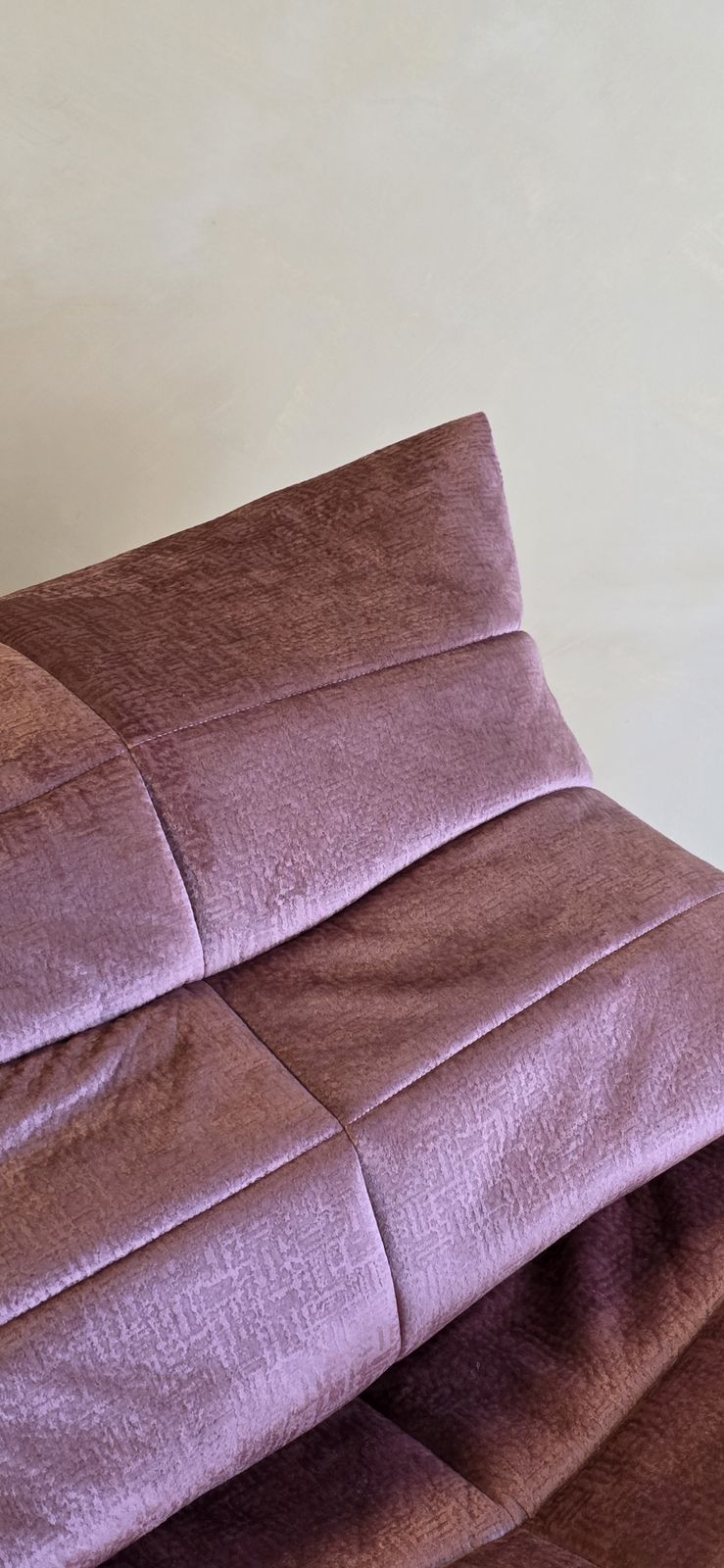 photo for sale Lot de 2 fauteuils de salon par Marc Held pour Dunlopillo en velours rose, années 1970