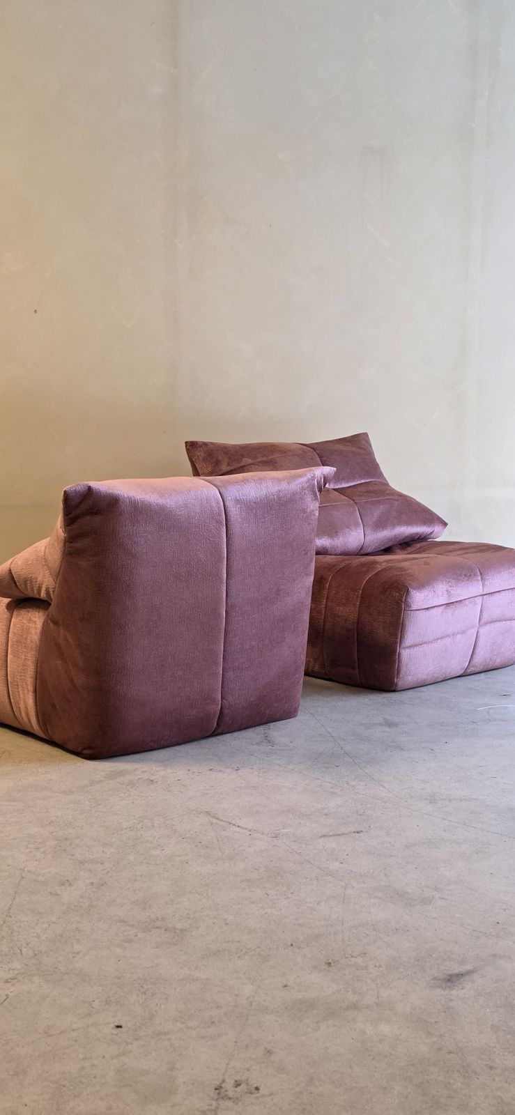 photo vintage Lot de 2 fauteuils de salon par Marc Held pour Dunlopillo en velours rose, années 1970