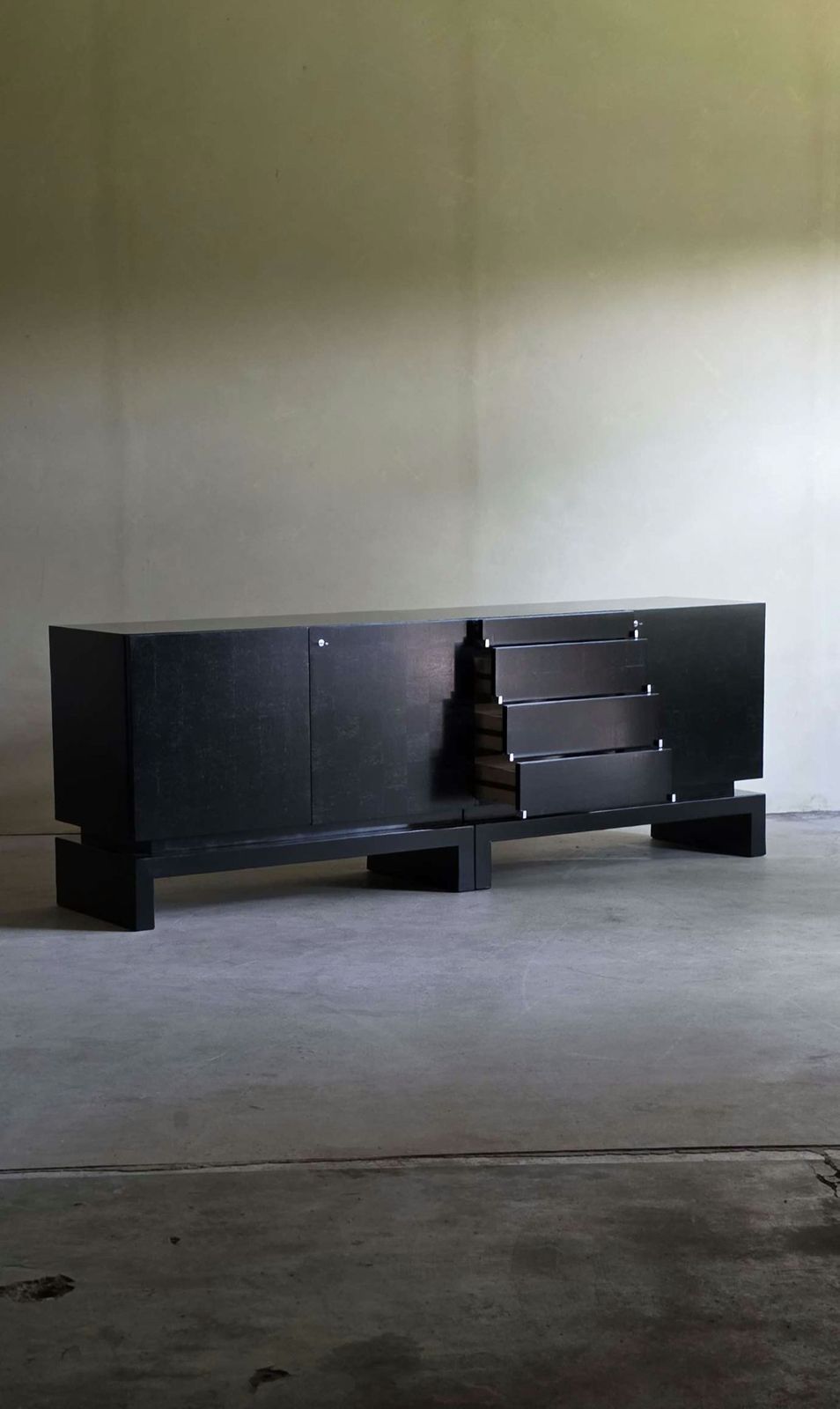 photo for sale Enfilade Brutaliste « Atalanta » par J. Batenburg pour MI, années 1970