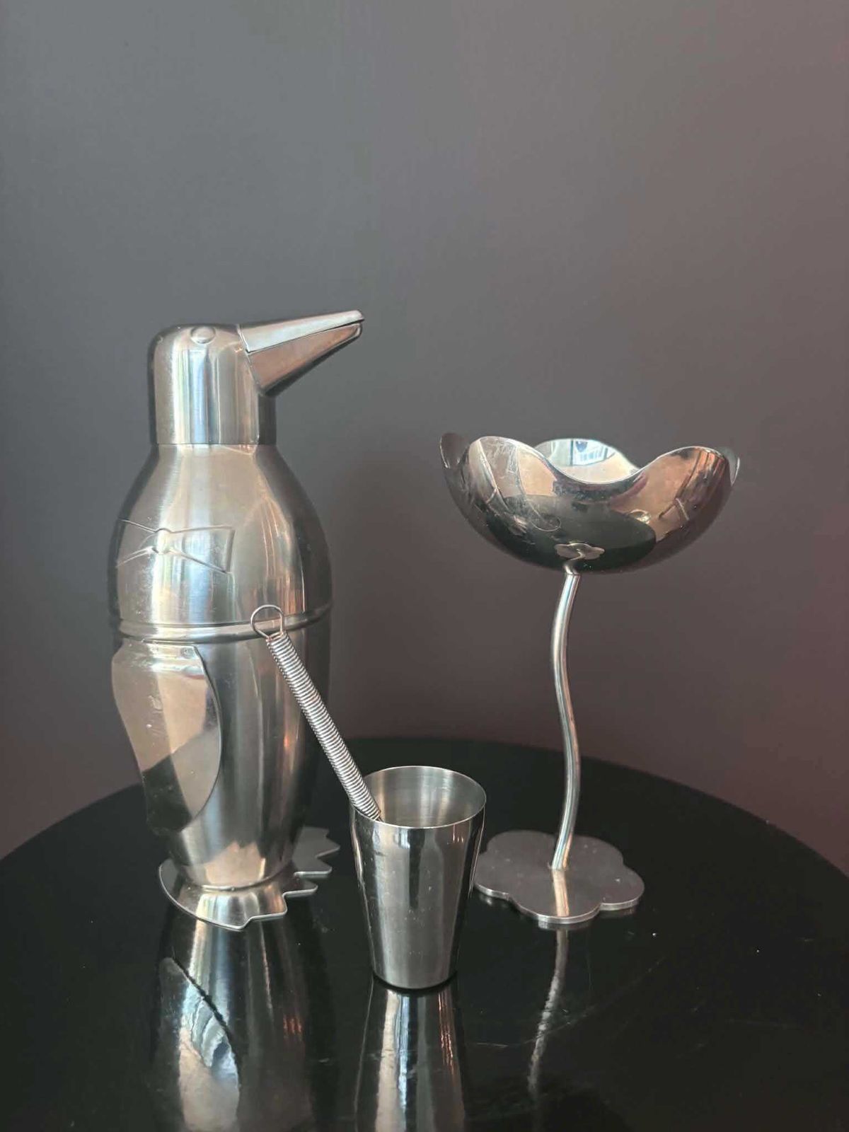 Set de bar à cocktails vintage en acier inoxydable, shaker pingouin, coupe fleur moderniste, doseur et mini fouet photo 170.0
