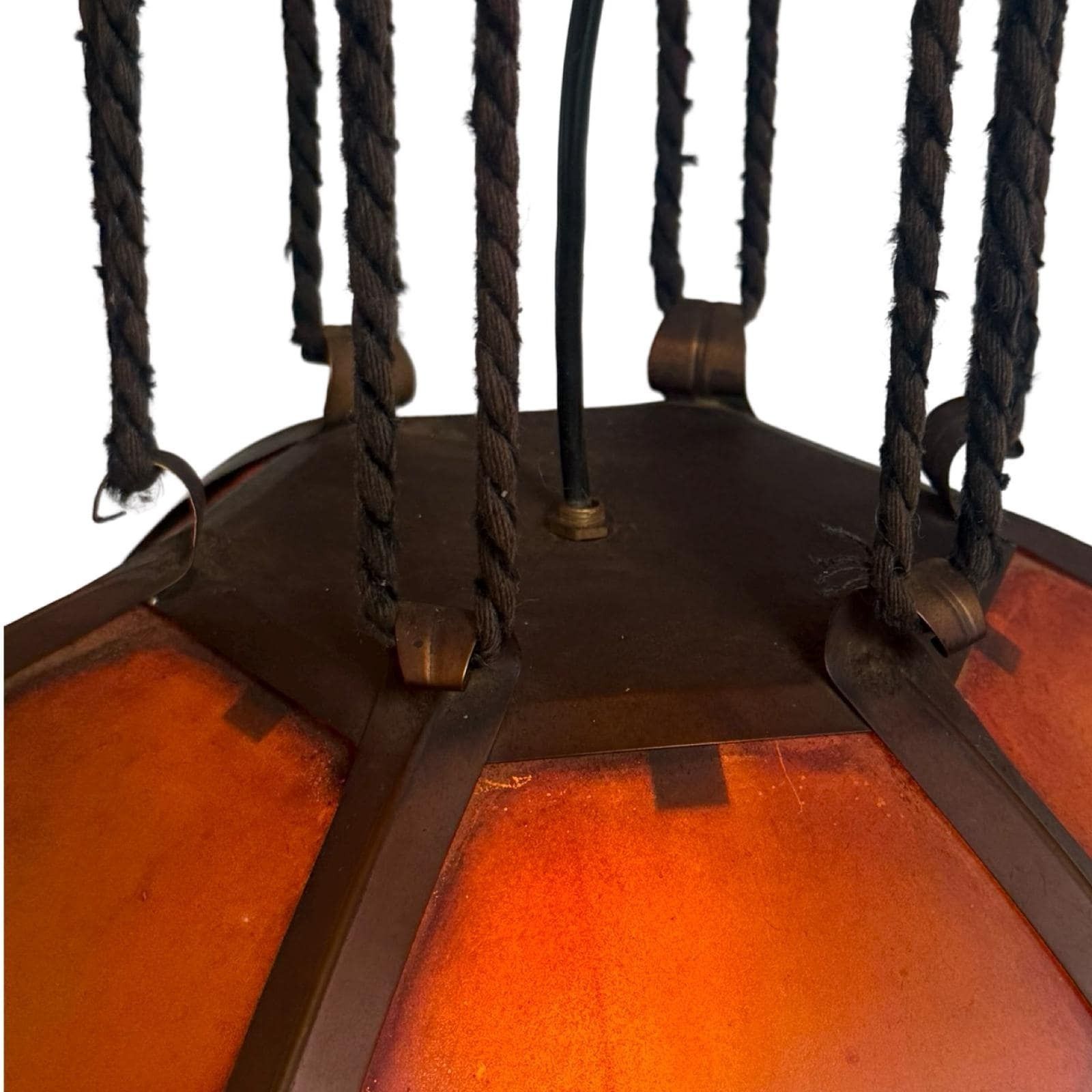 Art Deco / Amsterdamse School   Glas-in-lood Hanglamp   Bronzen Frame   In De Stijl Van Tuschinski   Geen Barsten, Volledig Compleet. photo vintage