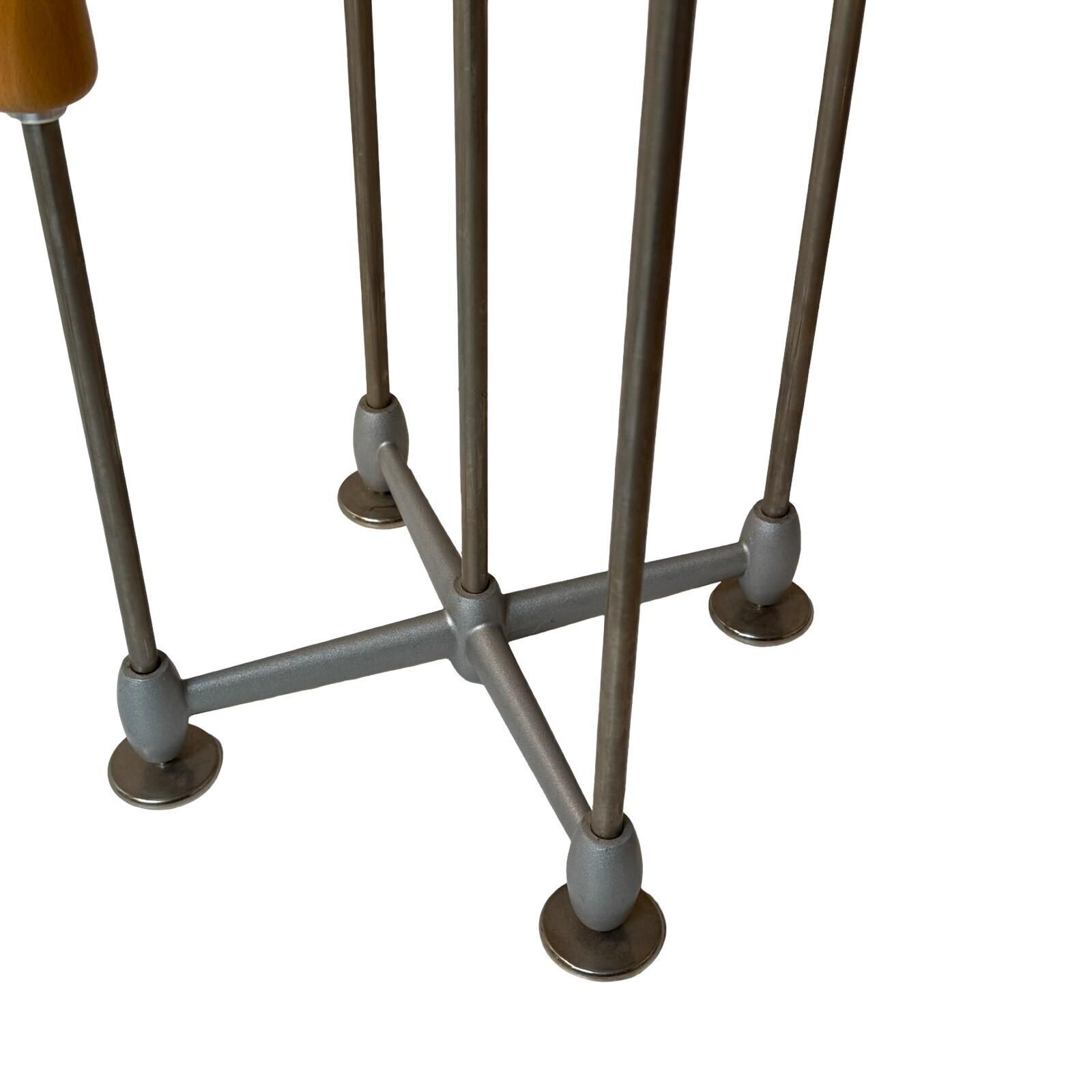 Postmodern design – dressboy / valetstandaard – Frans De La Haye voor Auping, model Auronde. photo Woonaccessoires