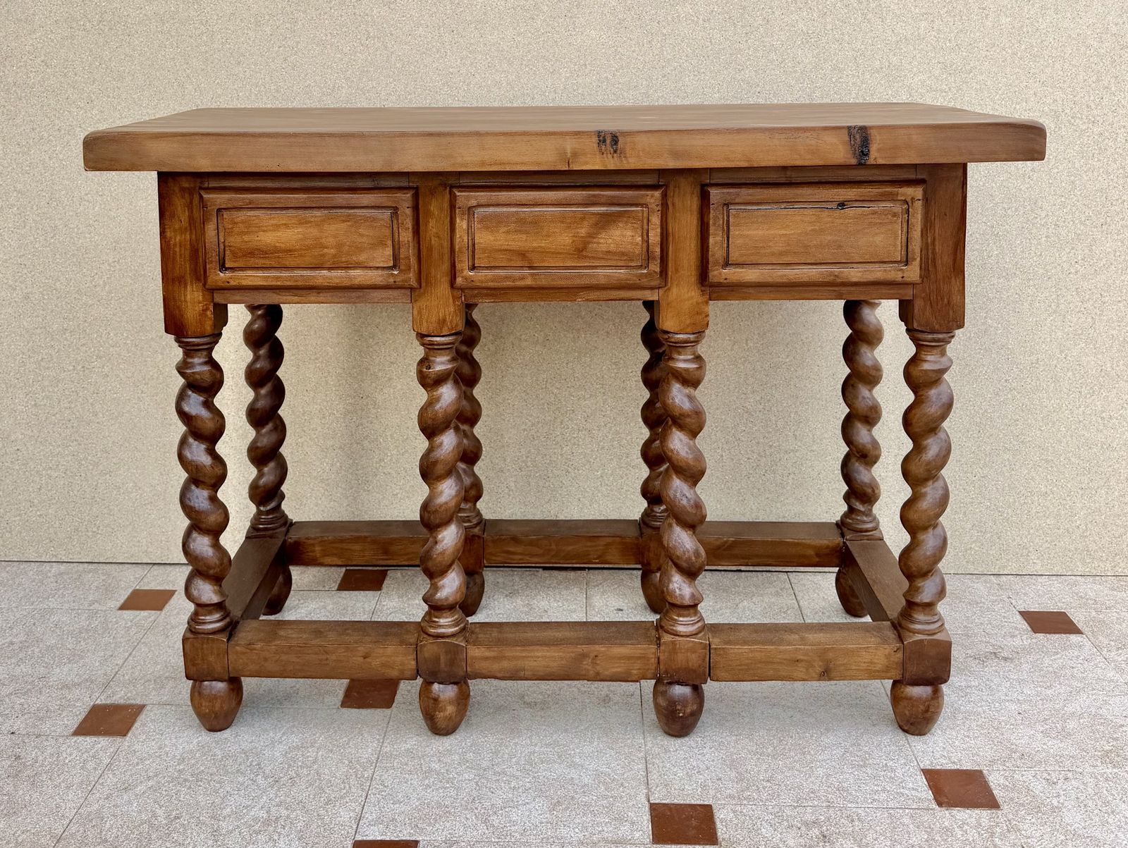 photo for sale Spaanse consoletafel van massief hout met drie lades, midden 20e eeuw