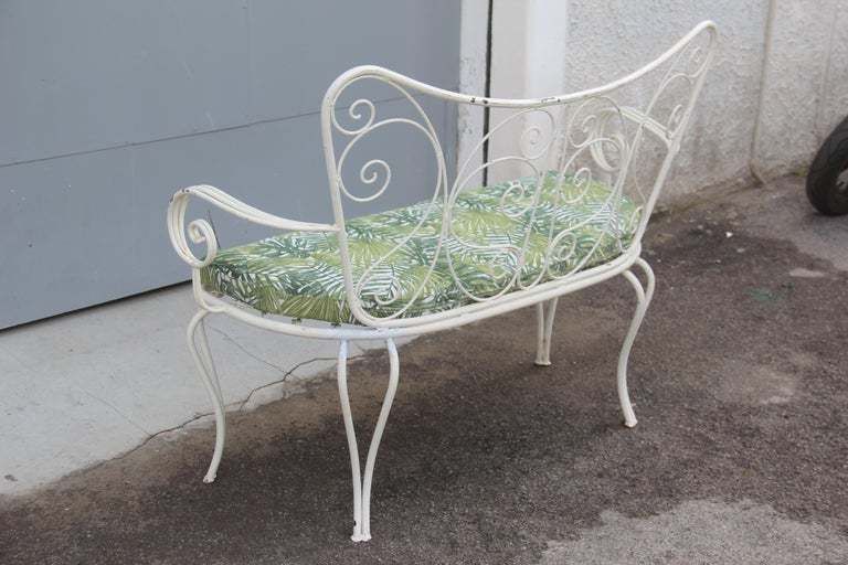 photo vinterior White Garden Sofa Mid Century Worked Shaped Green Metal Cushion 1950s